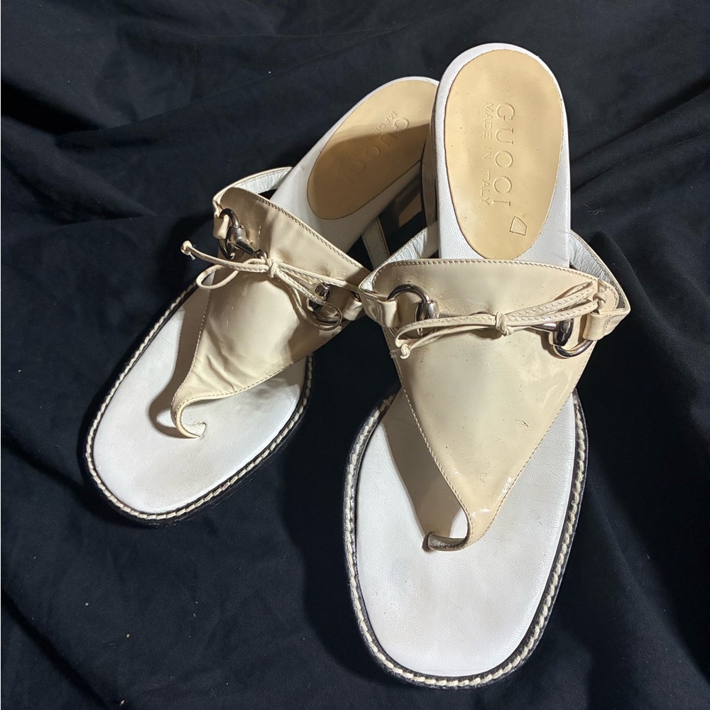 Gucci Women's Cream and White Sandals